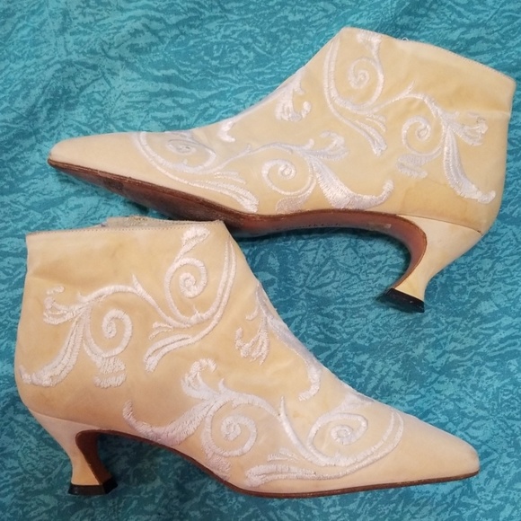Vintage Shoes - Beautiful VTG Kenneth Cole Booties
